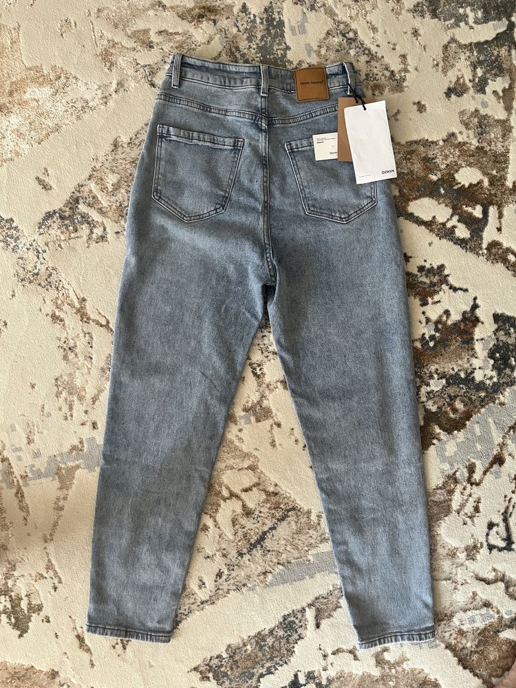 Продам новые женские джинсы