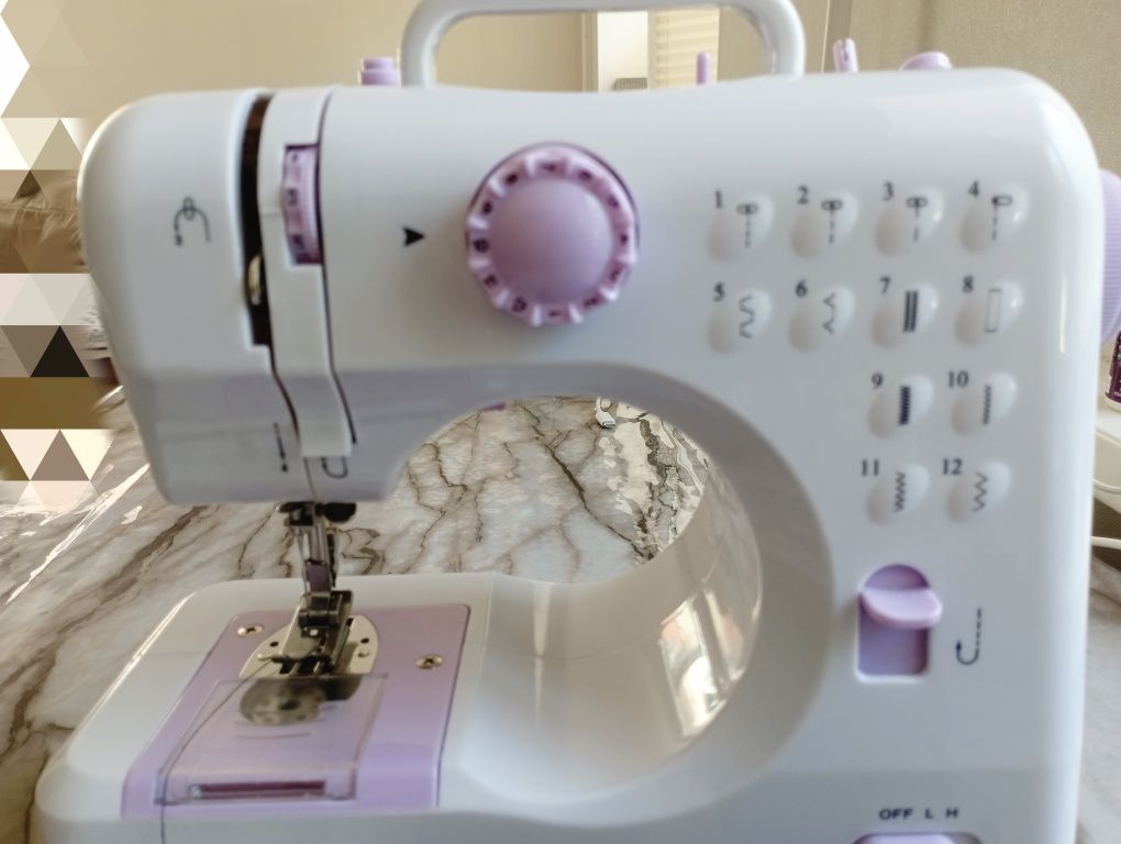 Продам недорого швейную машинку