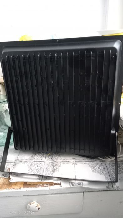 Прожектор.новый.LED колич 5.шт.по.30.000 ТГ.