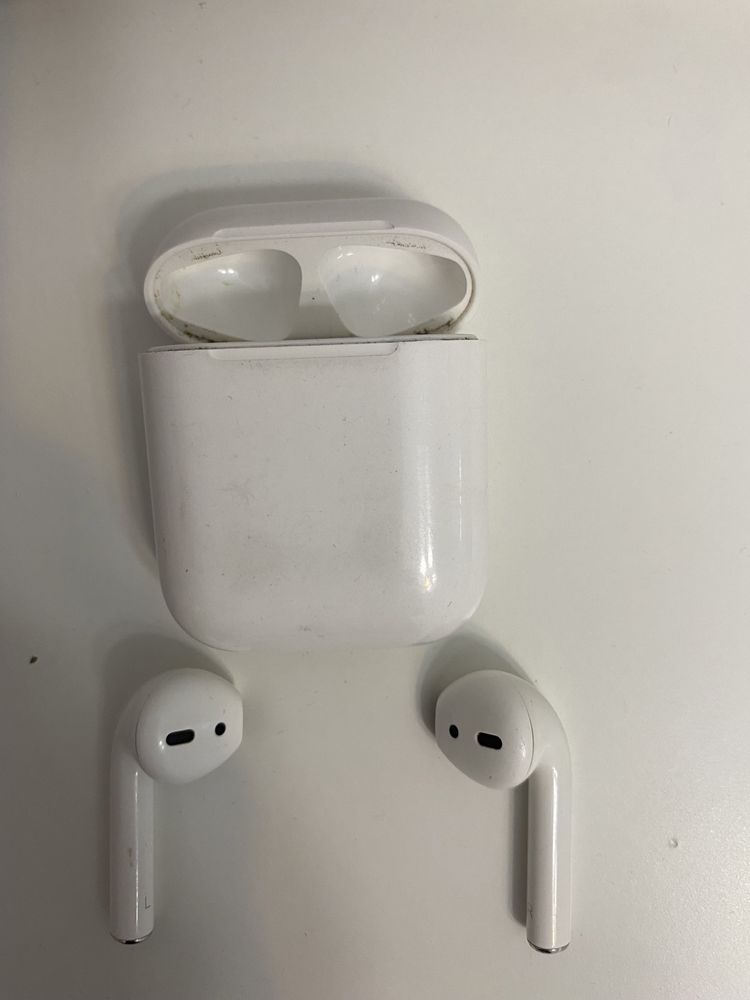 Продам наушники AirPods белый
