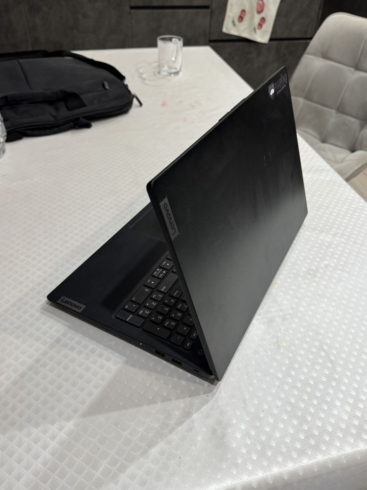 Ноутбук Lenovo Core-i5, 8гб ОЗУ, 512гб SSD