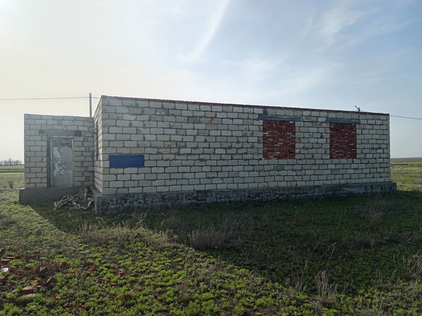 Земельный участок с недостройным домом