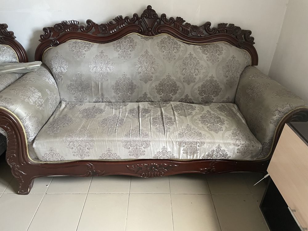 Продам диван б/у для реставраций