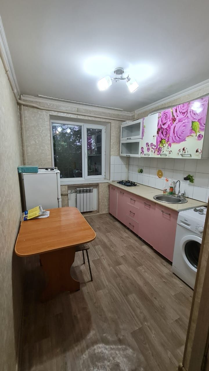 Центре 1 комнатная 2 этаж РЕСПУБЛИКА ЭЛЕКТРОН