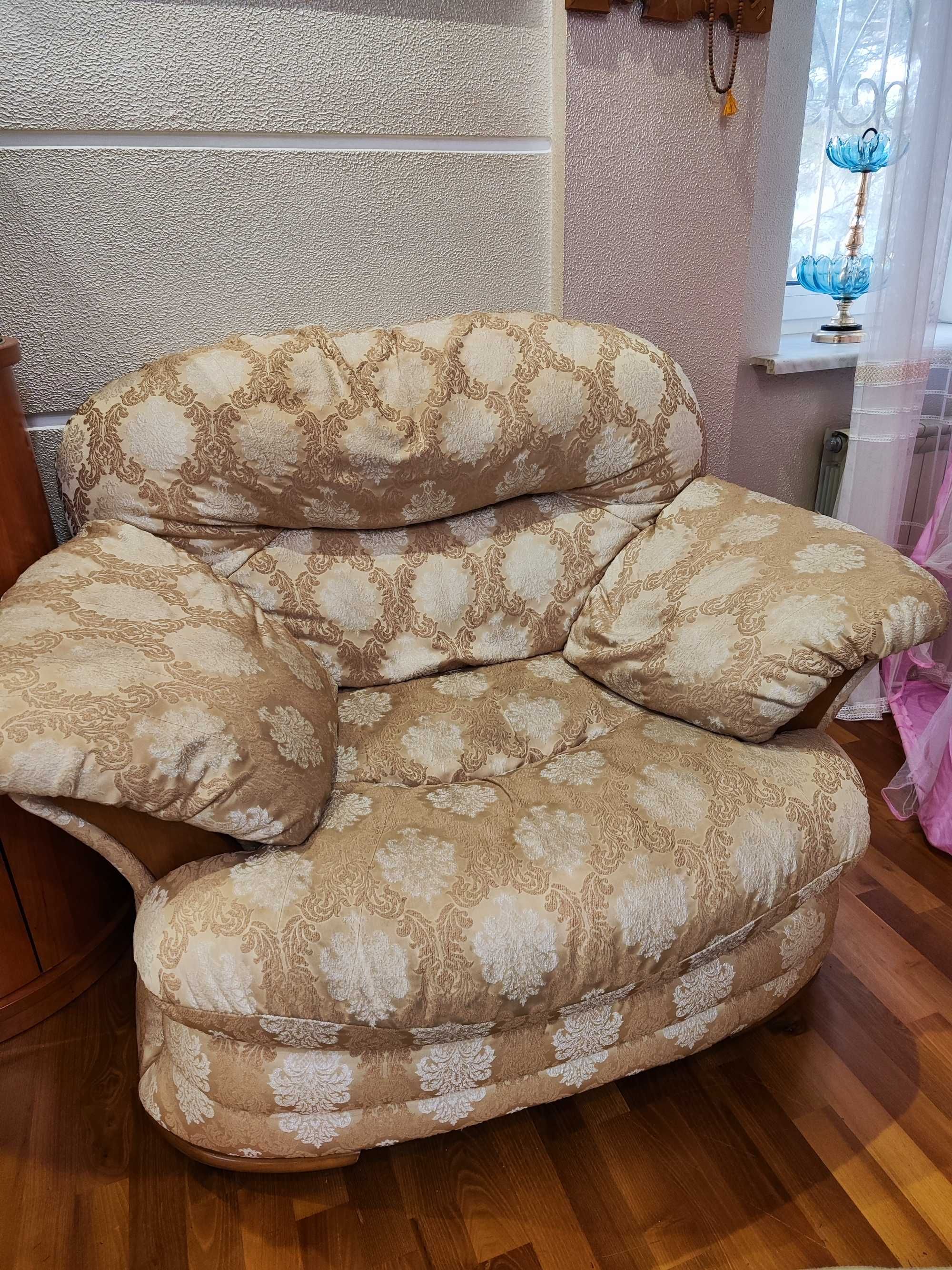 Срочно продам шикарную мебель. Белорусский диван и 2 кресла
