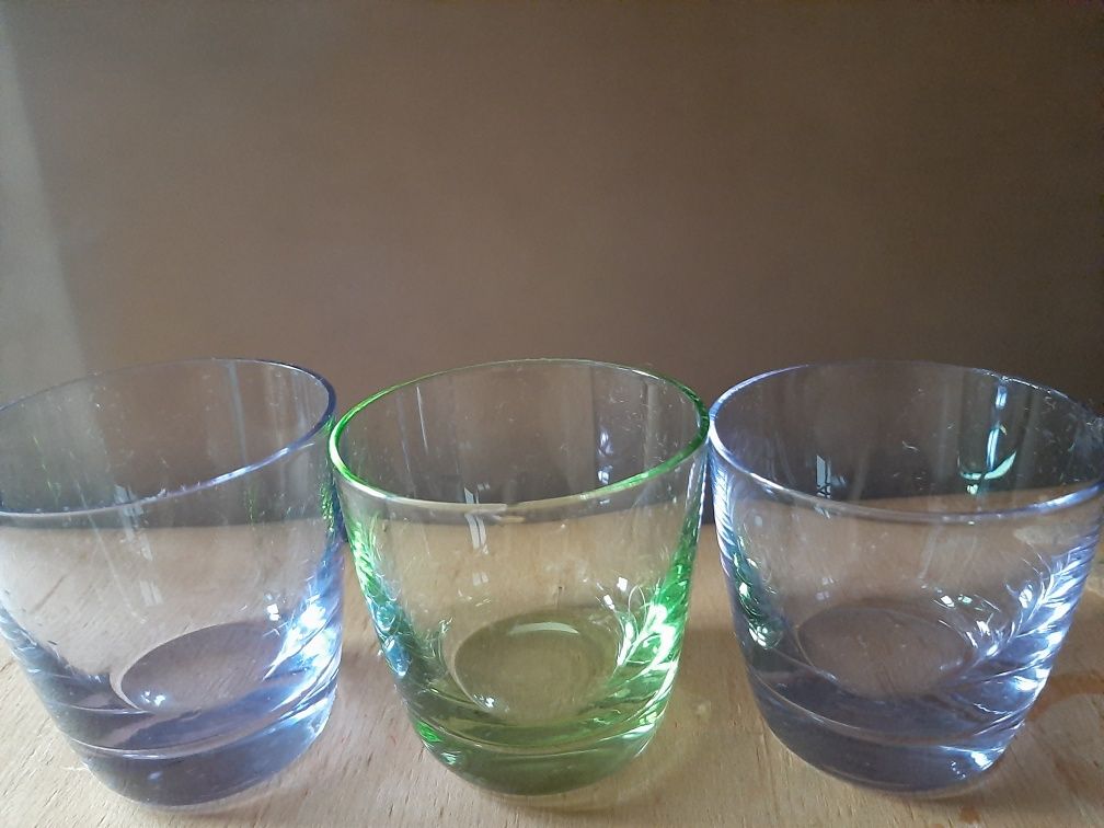 Рюмки,стаканы, две рыбницы.