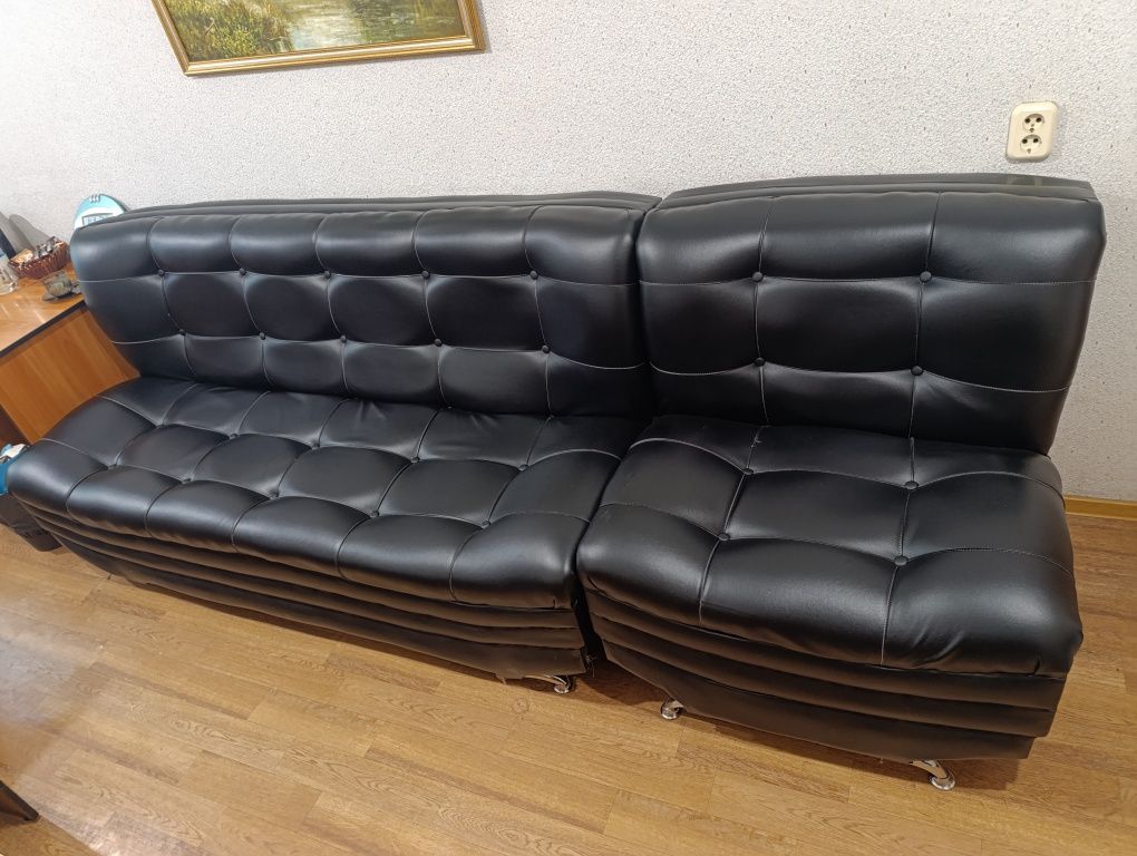 Продам офисный диван и 2 кресла.