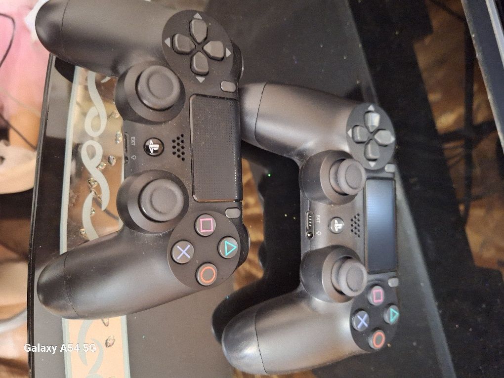 Продаётся Игровая приставка Sony PlayStation 4 Slim 1 Tb