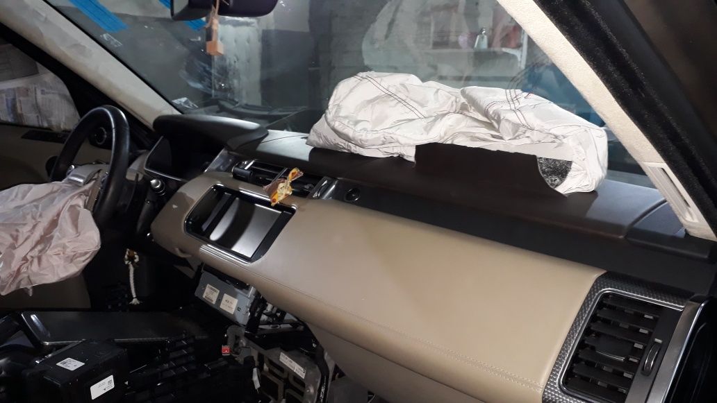 Перетяжка салона торпедо панели.Srs Airbag. Пошив салона реставрация