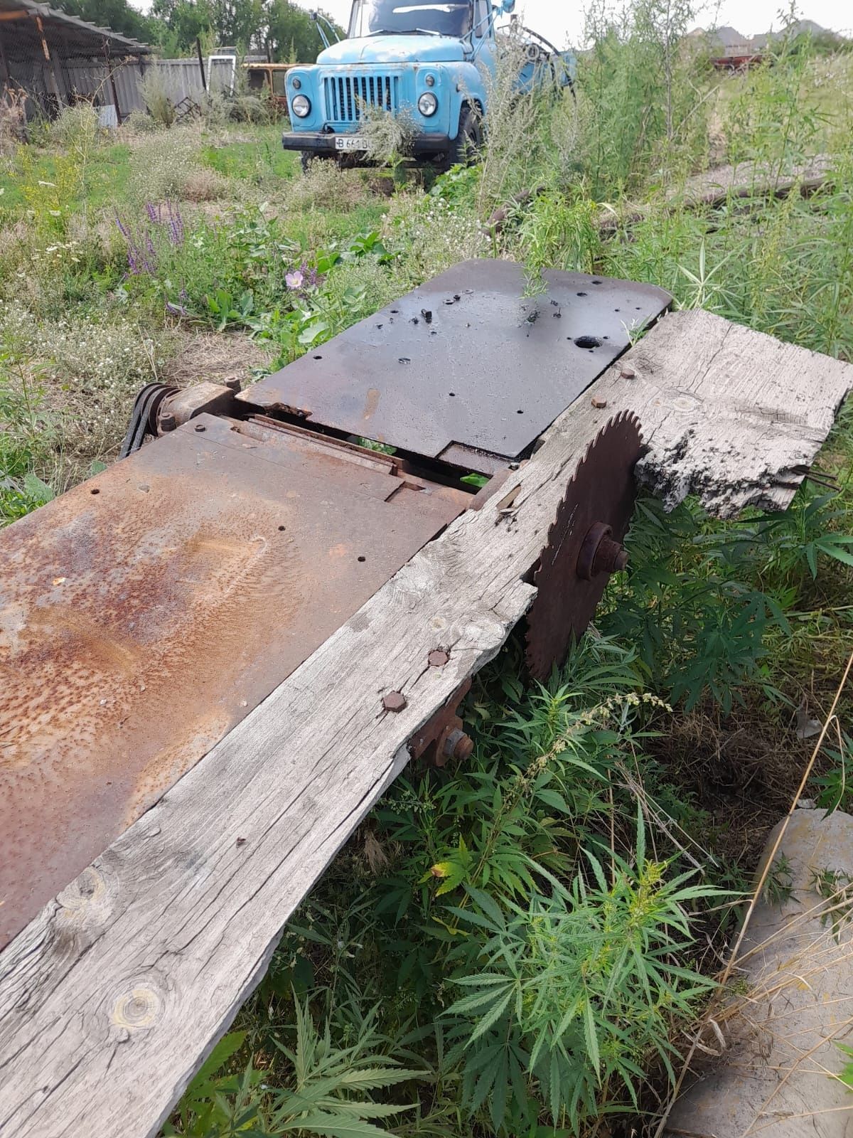 Продам К700 вместе с плугом срочно можно и по отдельности цена