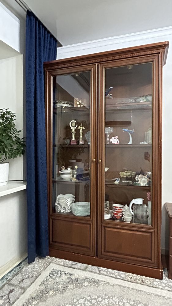 Срочно продам шкаф для гостинной
