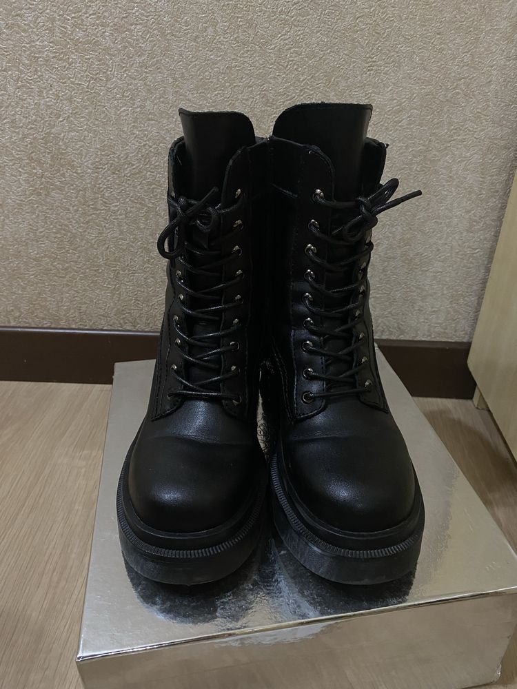 СРОЧНО продам Ботинки 38р