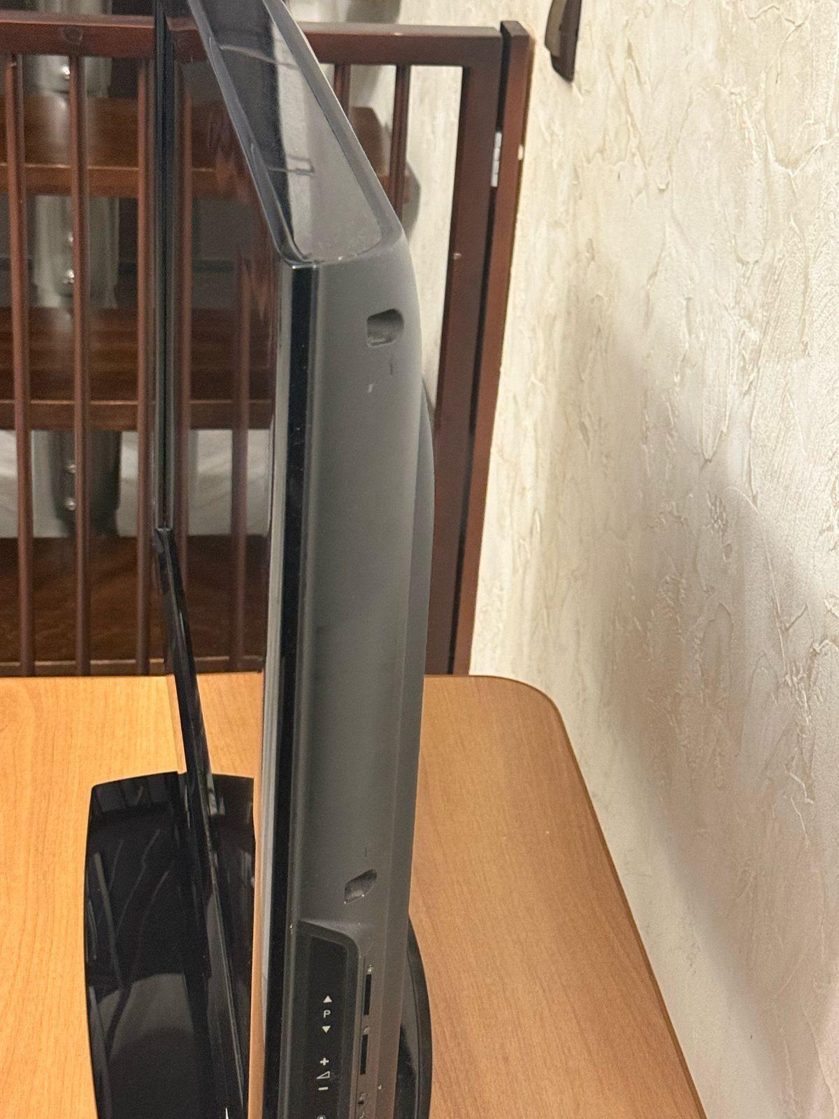 Телевизор цветного изображения LG диагональ 80