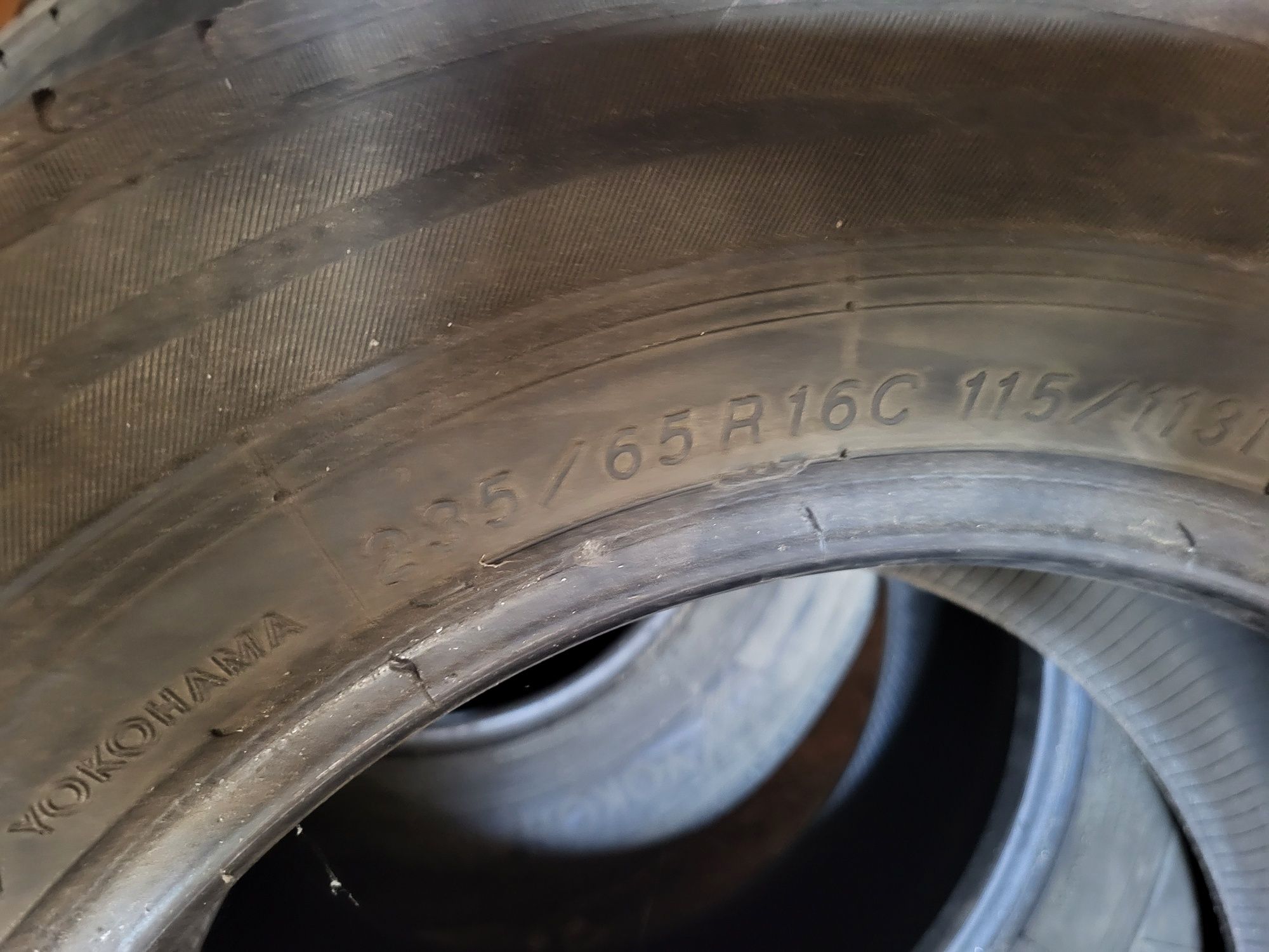 Продам летный  резины.3 шт. средный сост. 1 шт новый. Стоял на хайсе