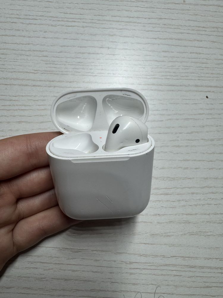 Airpods 1 поколения