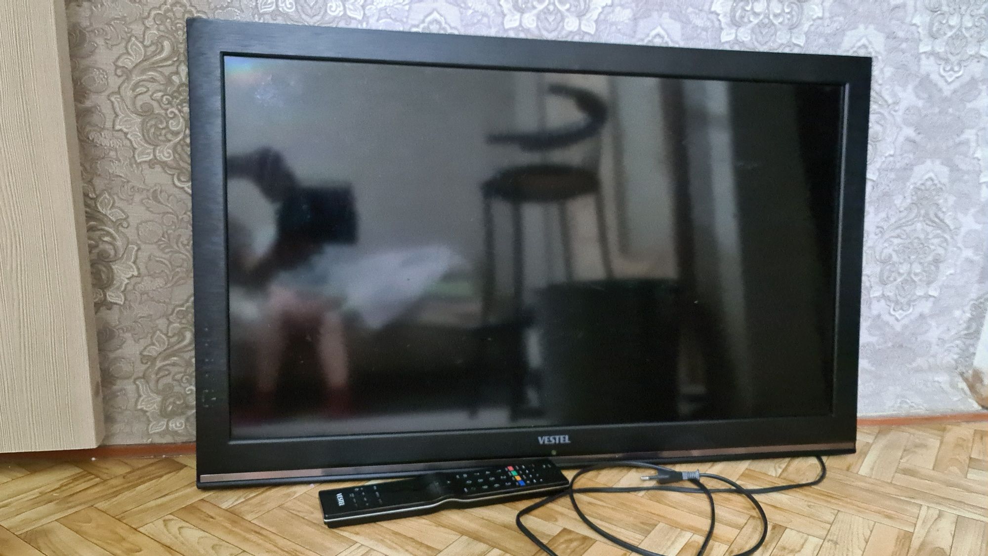 Телевизор 82см ,разрешение 1080р ,VGA ,HDMI