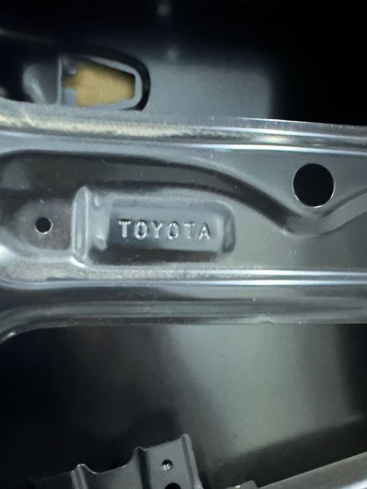 Дверь передняя левая для TOYOTA LAND CRUISER 200
