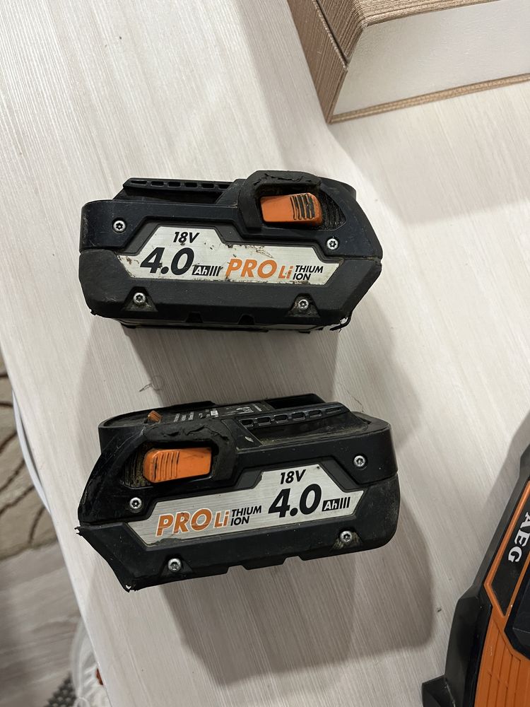 Зарядное устройство AEG BL1218L Аккумуляторная батарея AEG L1840R