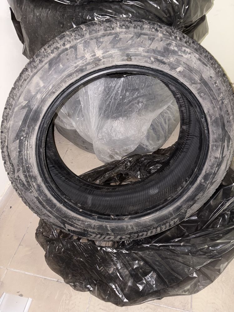 Bridgestone Blizzak Spike-02