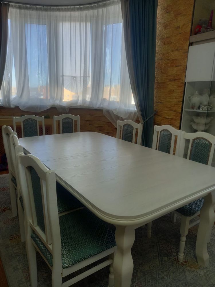 Продается стол со стульями