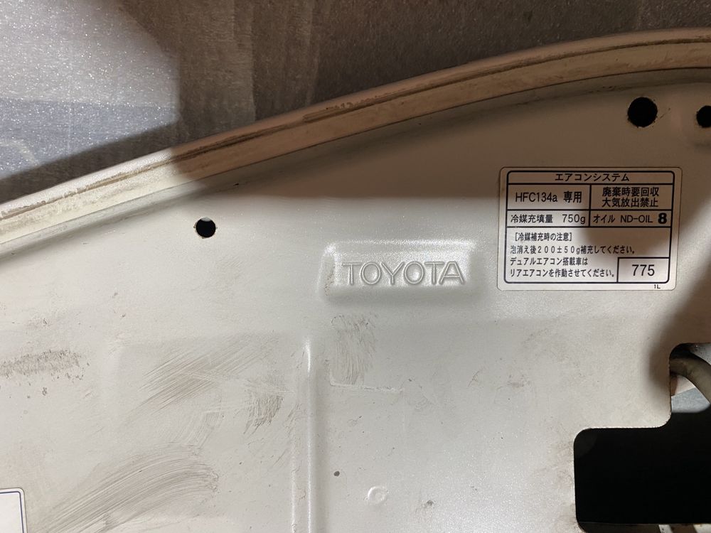 Передний капот на Toyota Estima ASR50-55