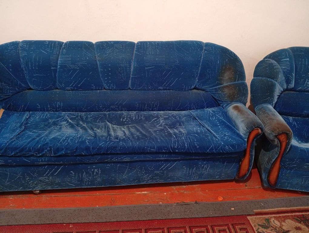 Продаю диван с двумя кресломи