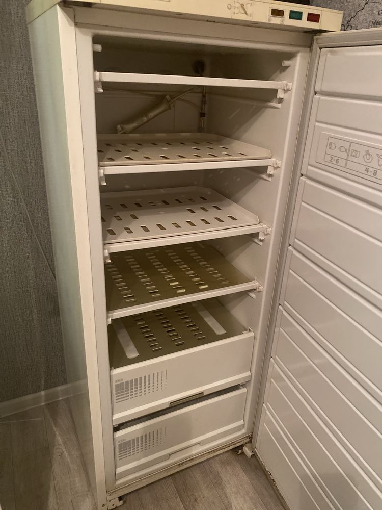 Продам морозильник