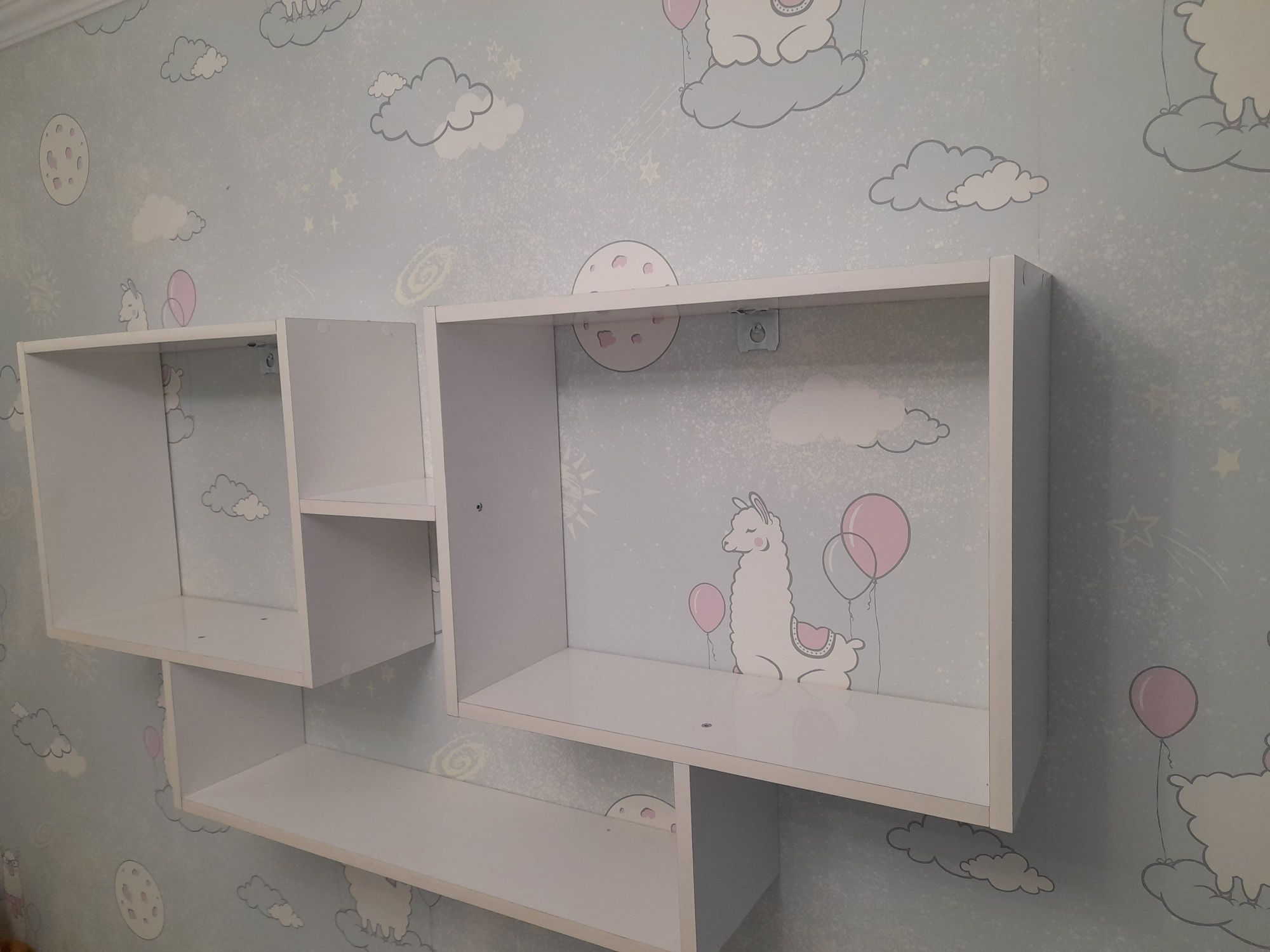Продам книжку полку