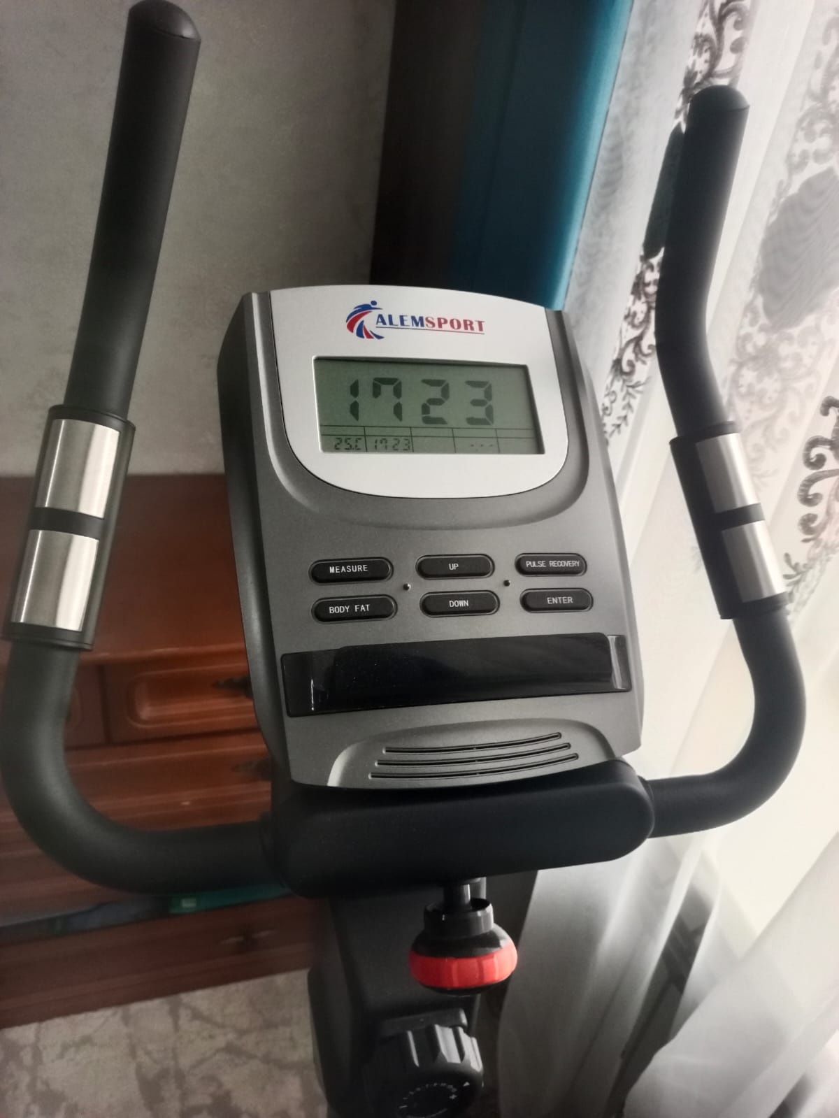Велотренажер S-MAKER 8719 вертикальный