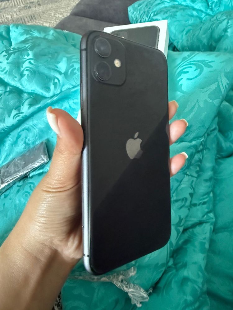 Iphone 11 в хорошем состояние самовывоз в подарок 1 чехол