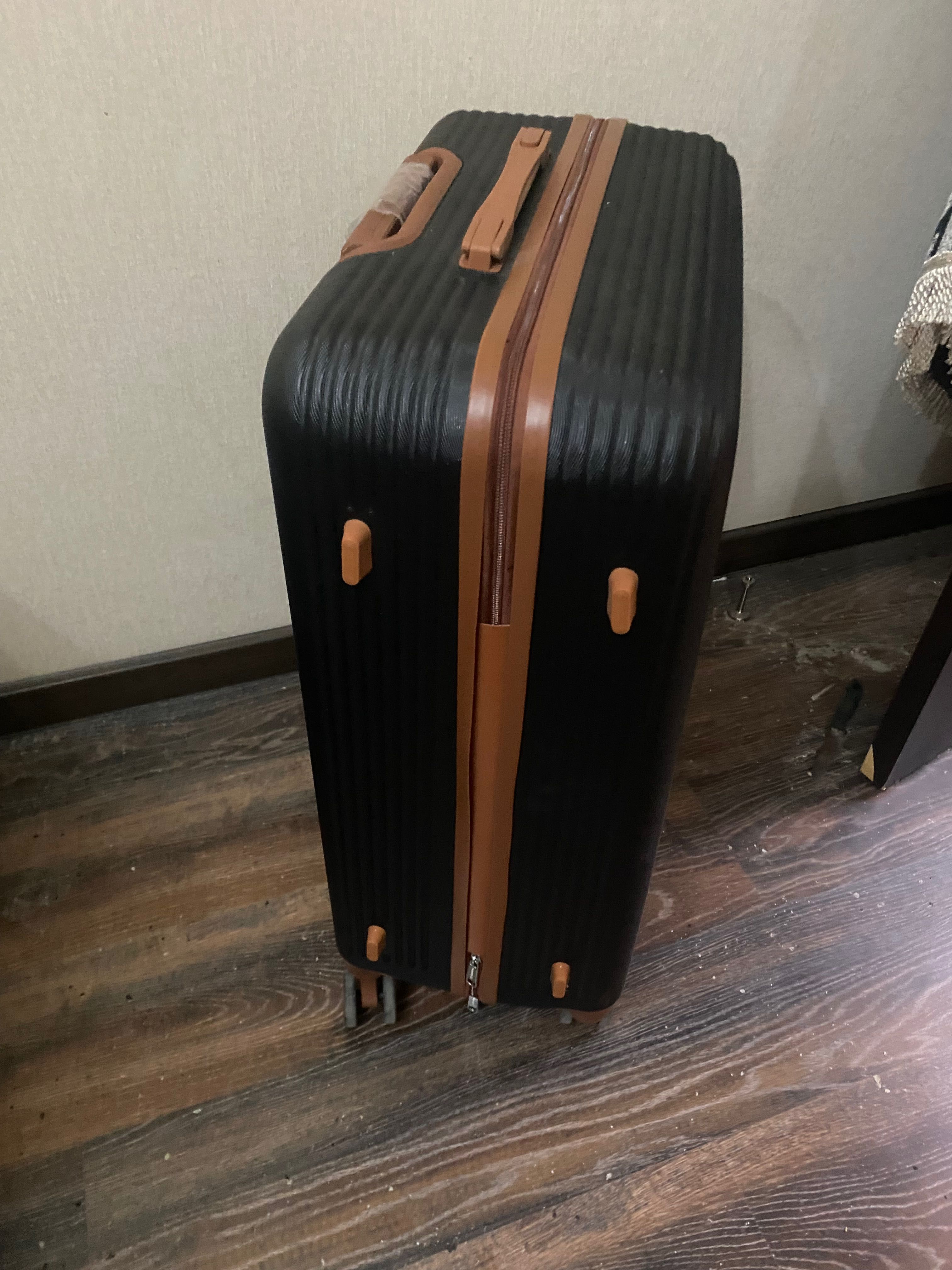 Продам чемодан 40кг