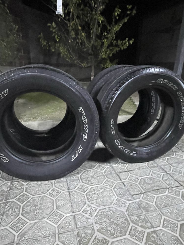 275/60/20 toya R20