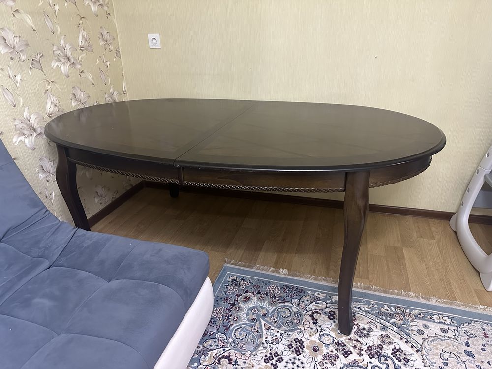 Продам стол 2-3 м