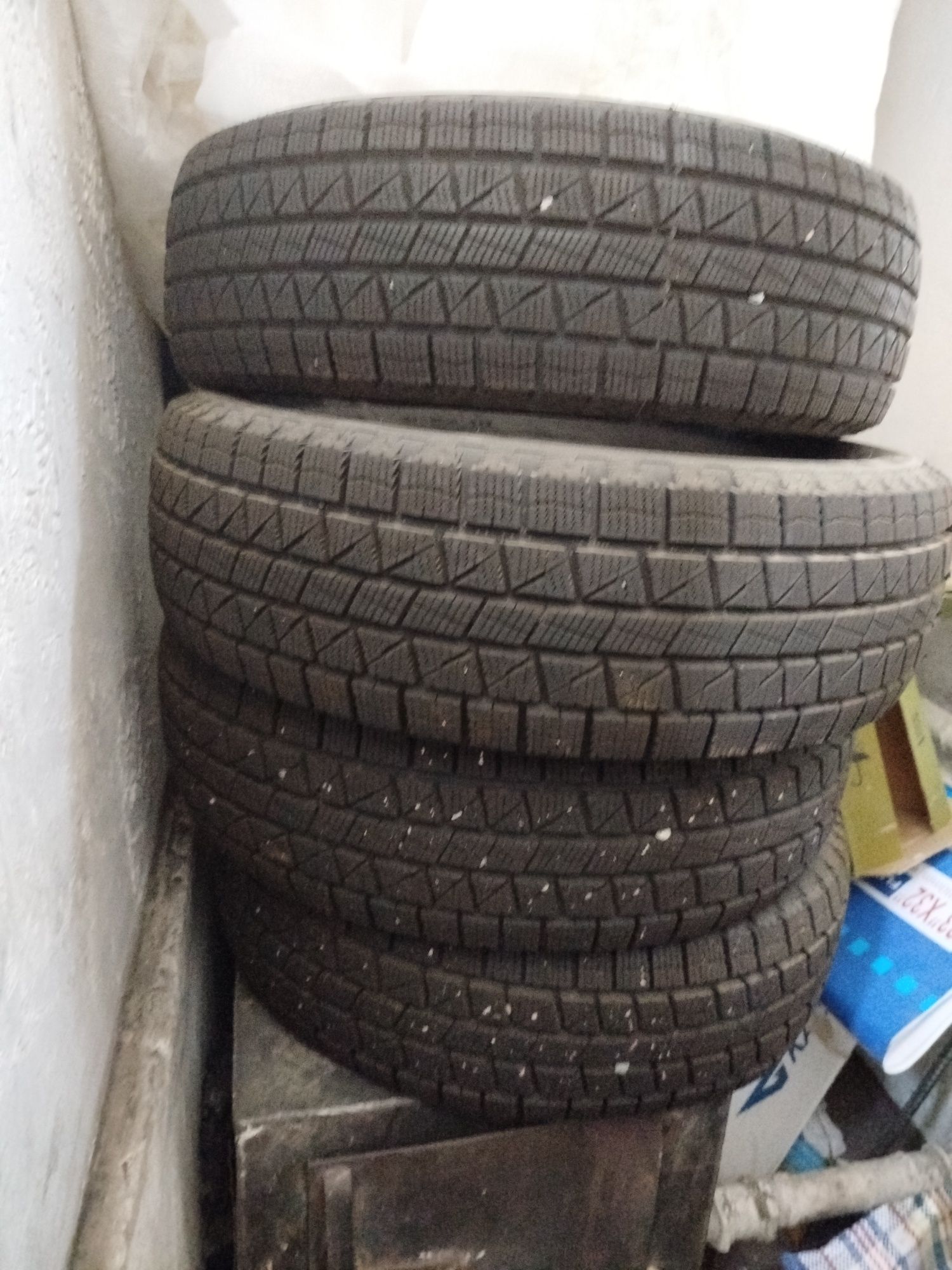 Продам зимние шины для авто