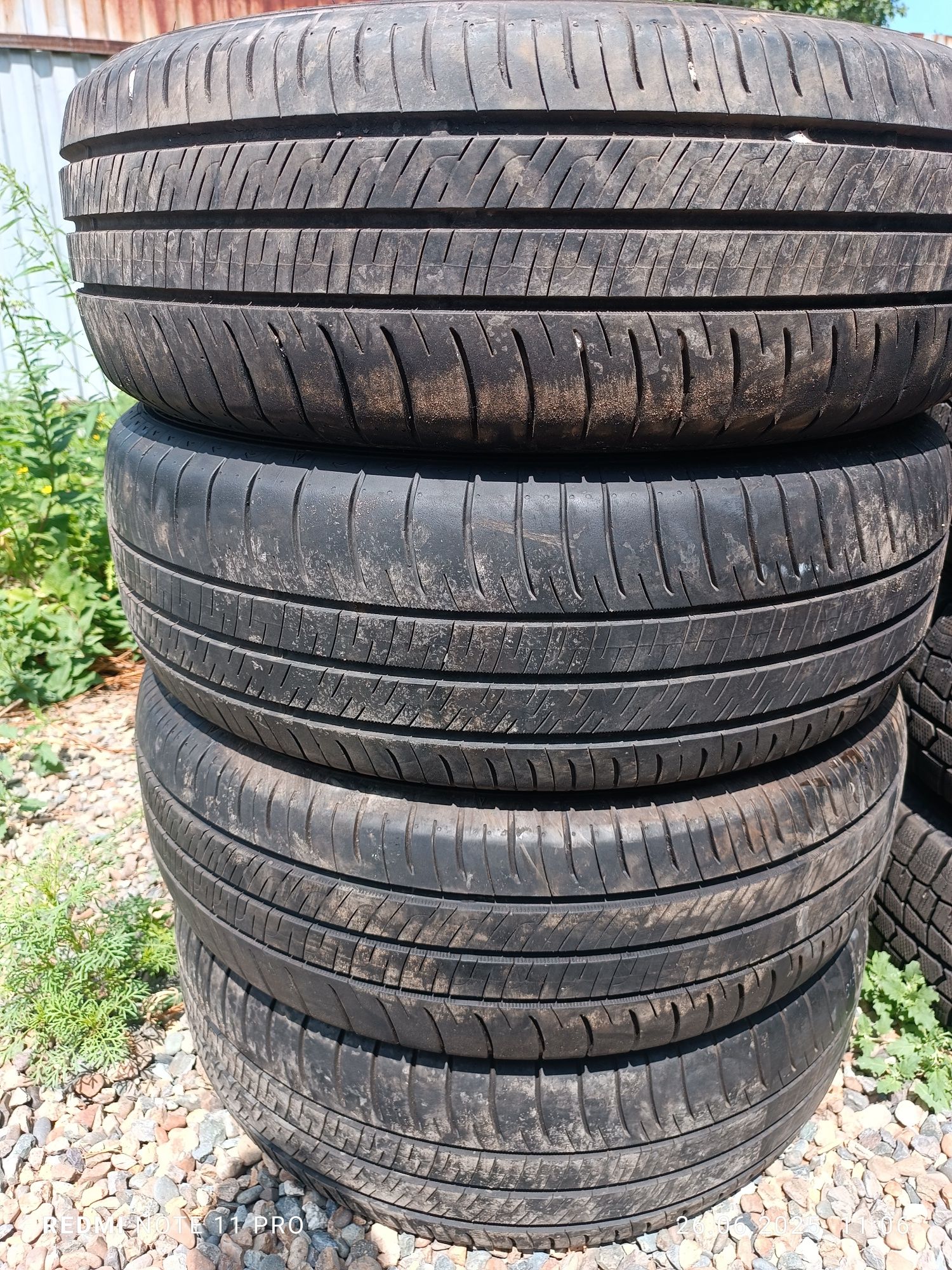 Продам комплект шин dunlop 215/65\16 в новом состоянии Япония