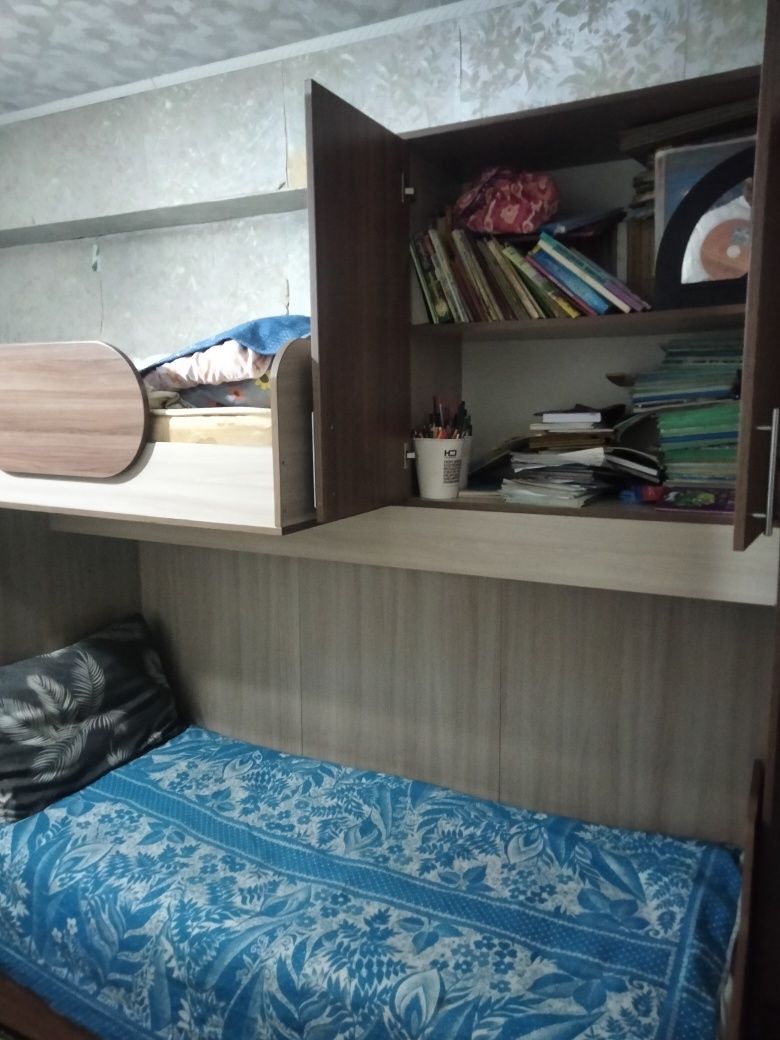 Продам двухъярусную кровать