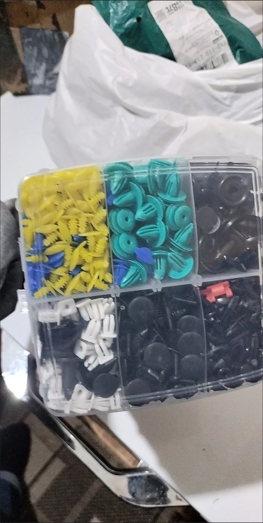 Продаётся крепежи на авто
