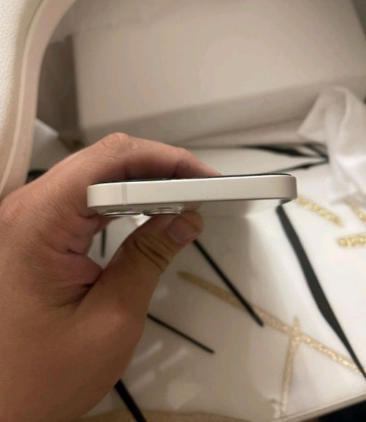IPhone 13 б/у есть недочеты, работает