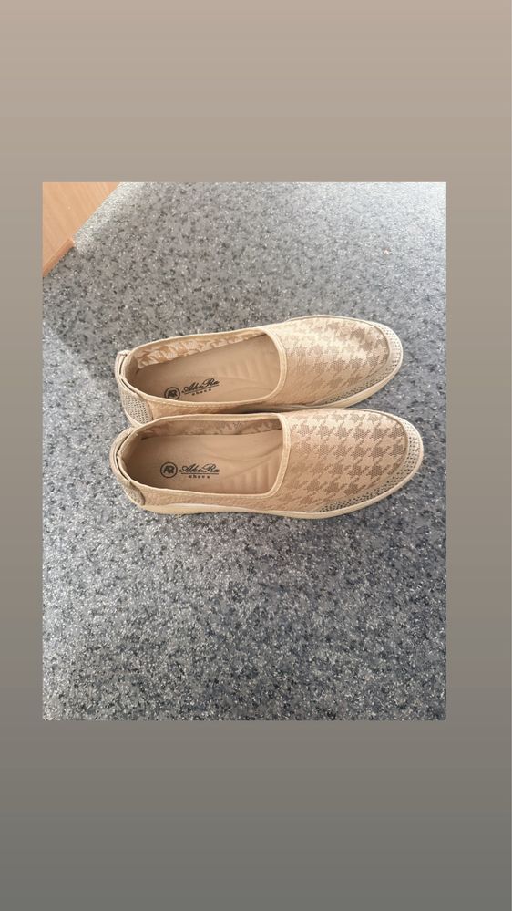 Продам слипоны женские