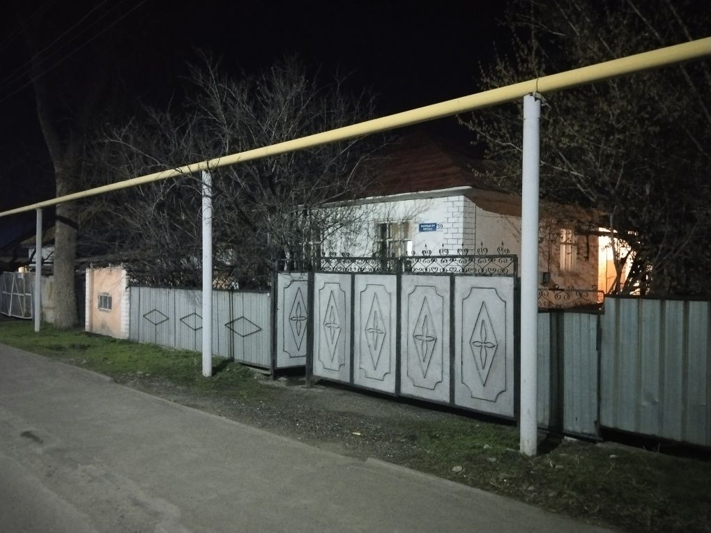 Продается дом по Центральной улице , ближе к центру автовокзал.