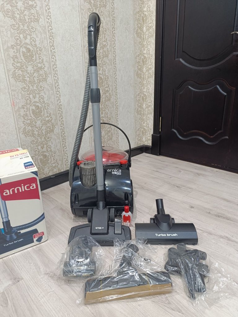 Продам рабочий пылесос в комплекте Arnica