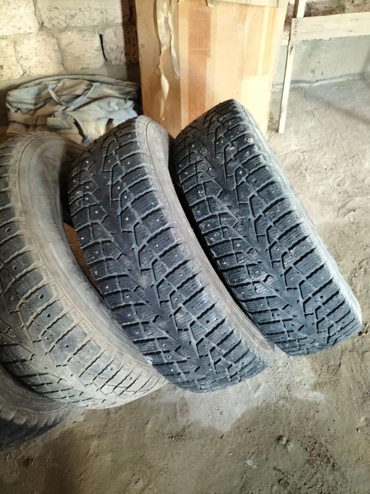 Продается автошины 15 го размера цена указана за шт.!