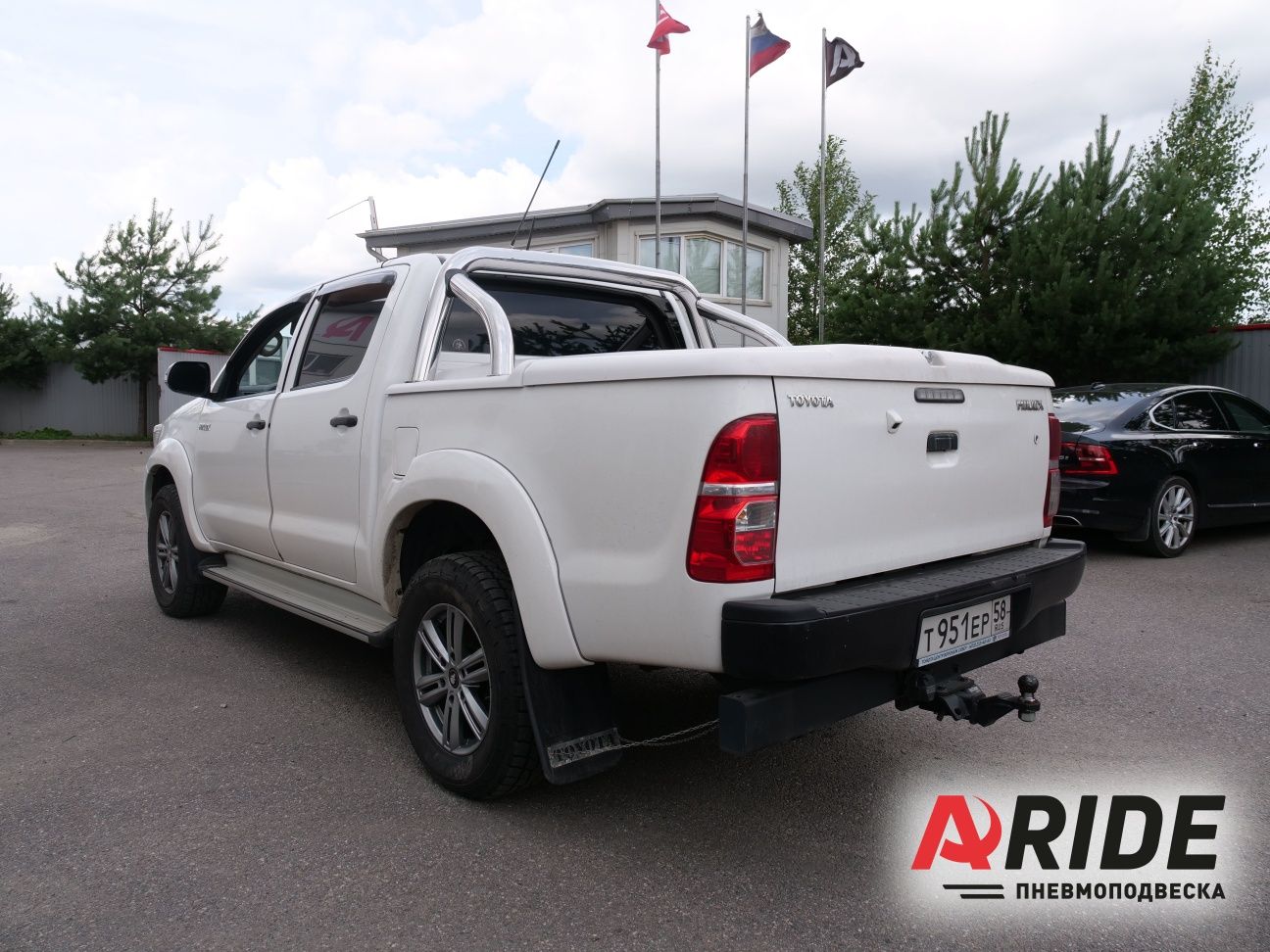 Пневмоподвеска Toyota Hilux (VII поколение, 2004-15гв), задняя ось,