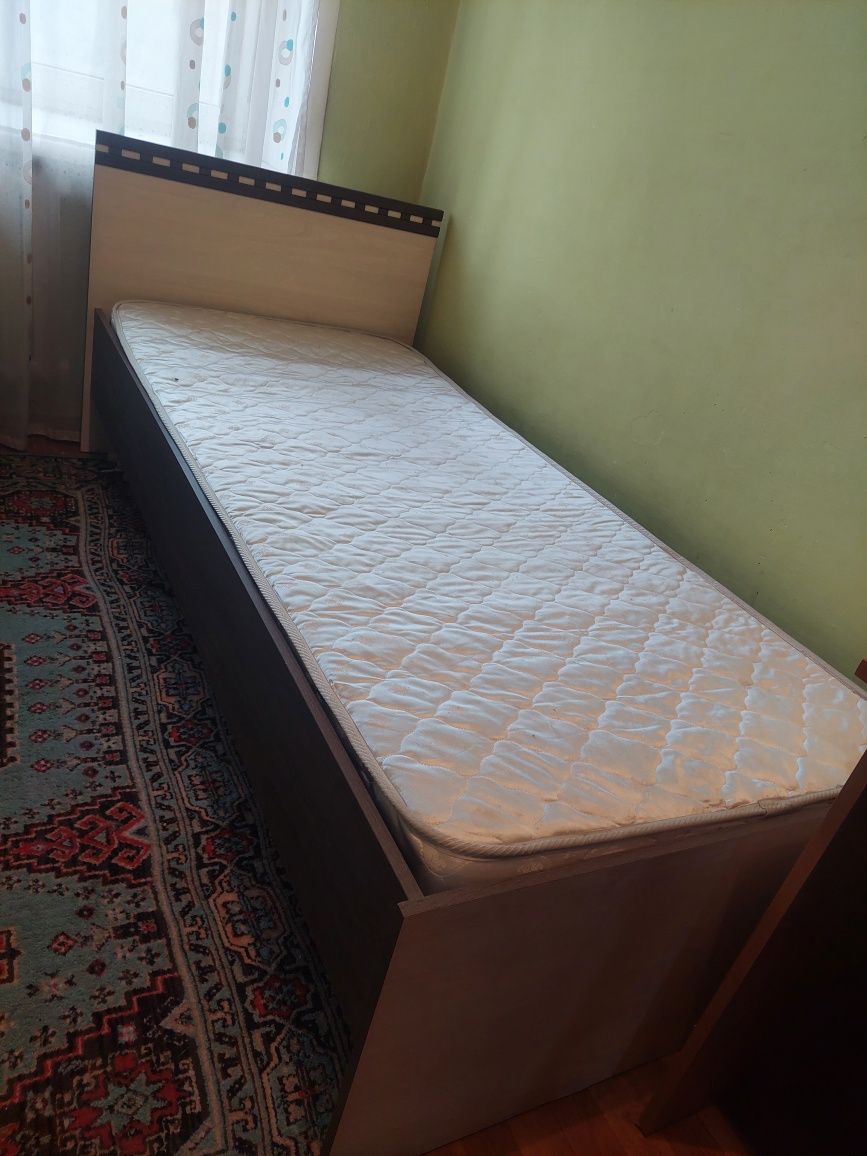 Продам кровать с матрасом
