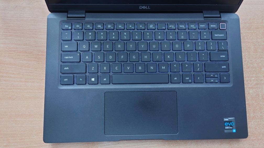 Продам шикарный неубиваемый ноутбук Dell