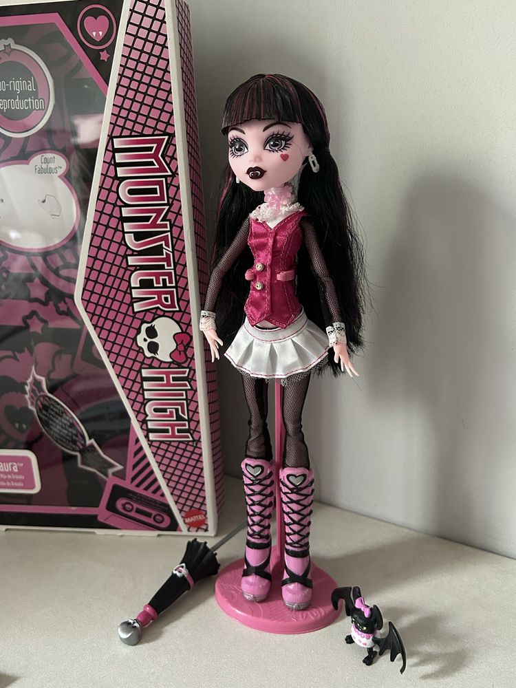 Оригинальная кукла Monster High -Draculaura