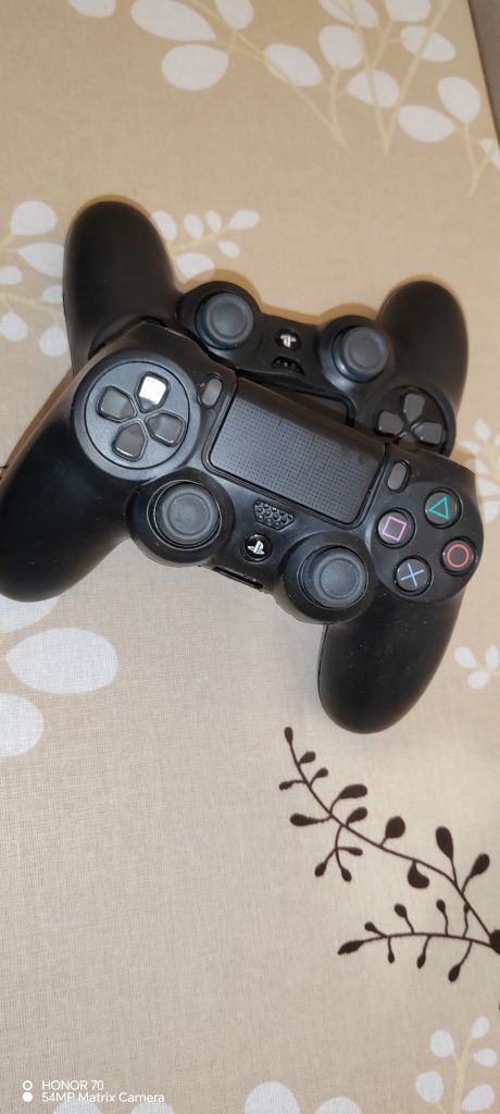 Продаётся PS4 б/у 816 гб. В хорошем состоянии