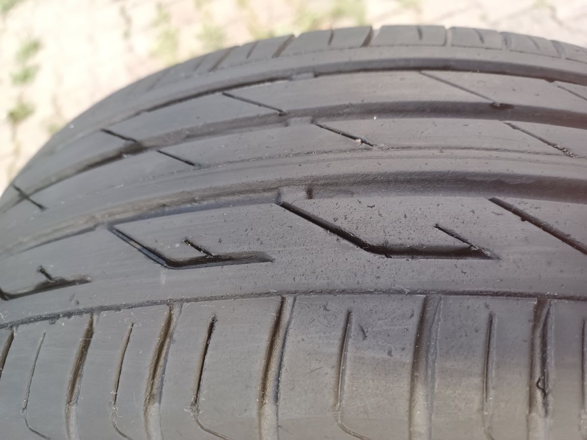 Покрышки 2шт Bridgestone 205/50/р17