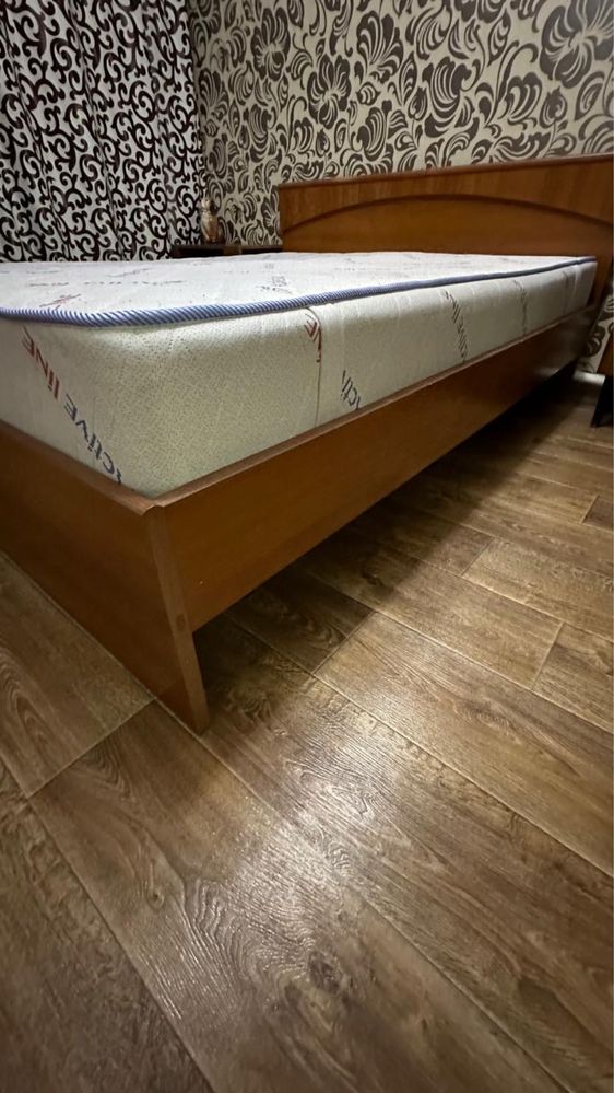 Продам Кровать 2х спальная , 200х210, с матрасом