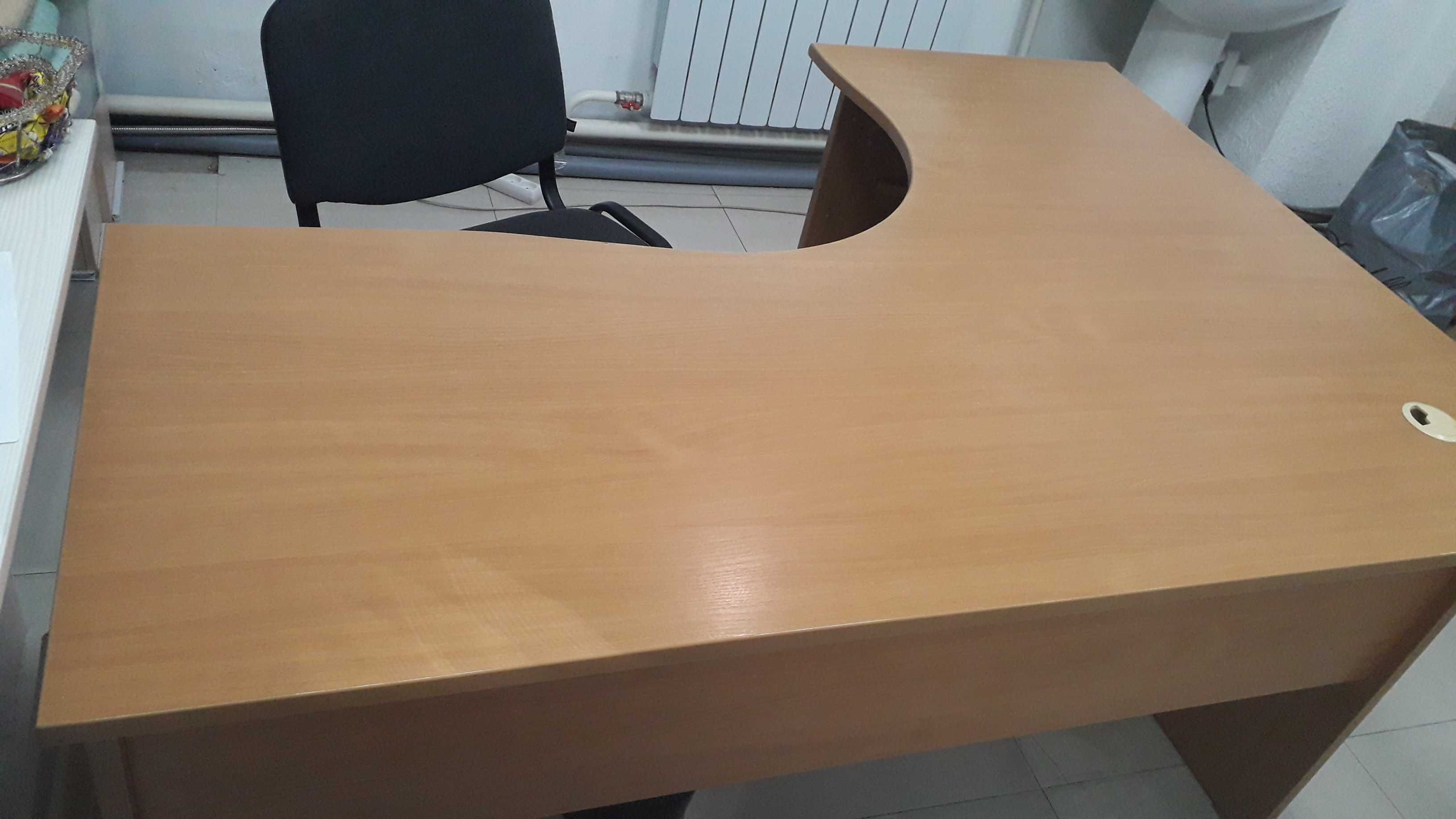 Продам угловой стол б/у не дорого